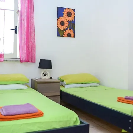 Cozy Apartment In Isca Sullo Ionio Appartement